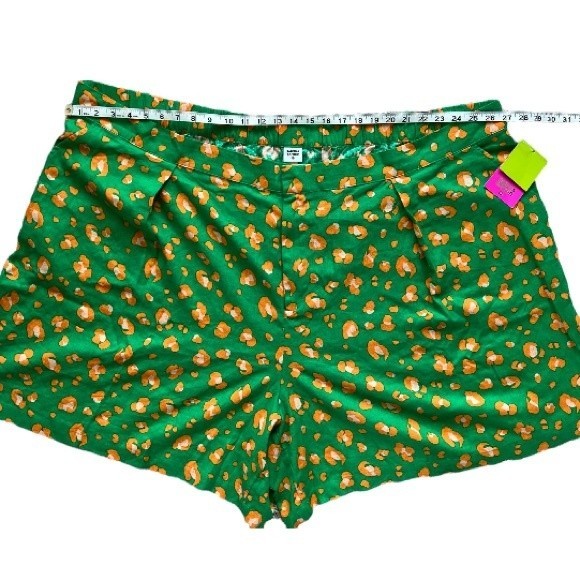 NWT Tabitha Brown Green Leopard Shorts Plus Size 4X - Picture 3 of 6